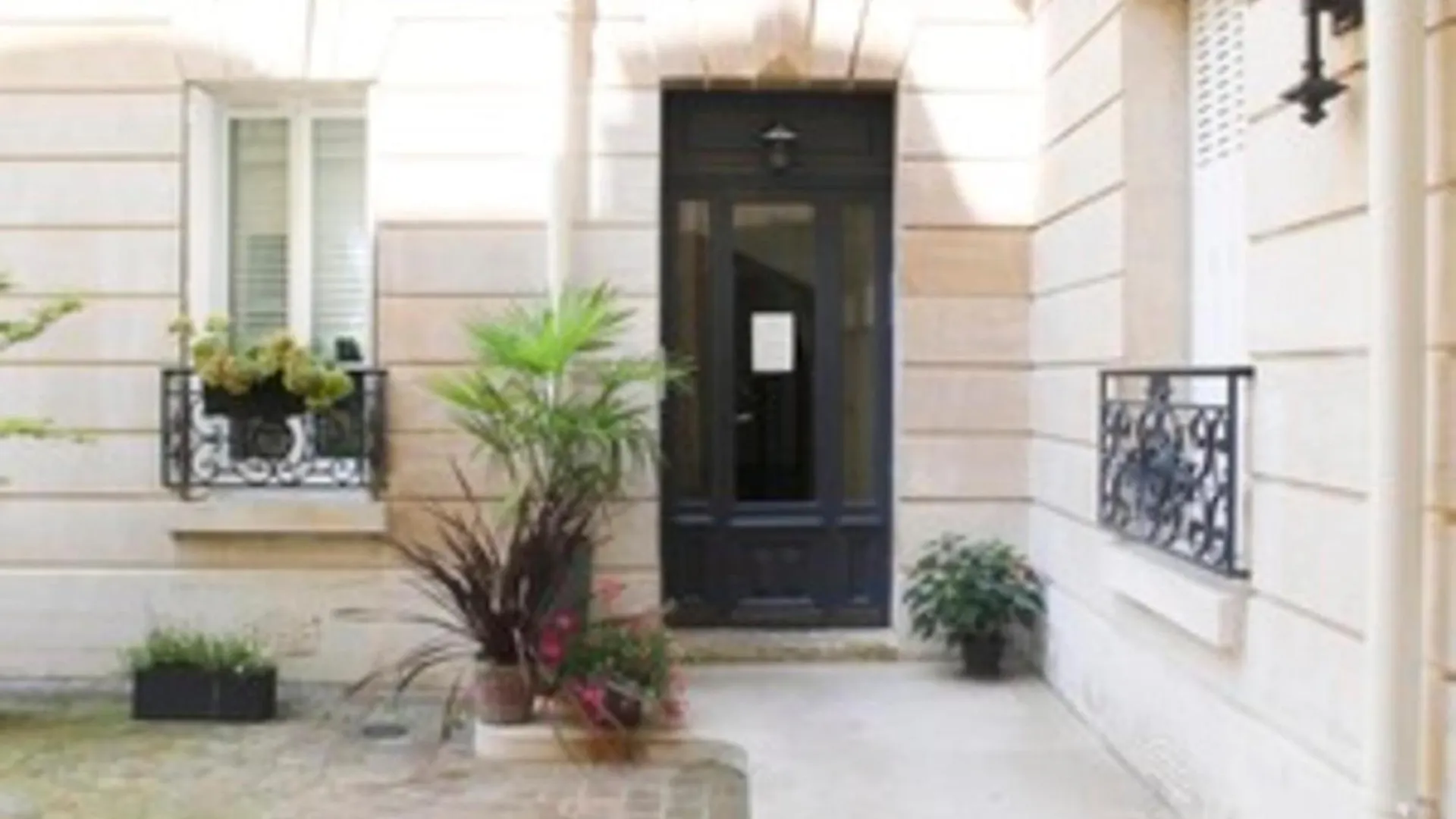 Coquettish Apartment In Passy Near Eiffel Tower Paris